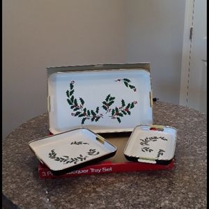NEW CHRISTMAS 3 piece lacquer tray set